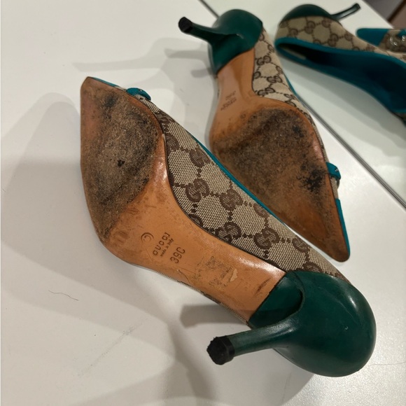 Vintage Gucci Turquise and Classic Pumps - Picture 4 of 6